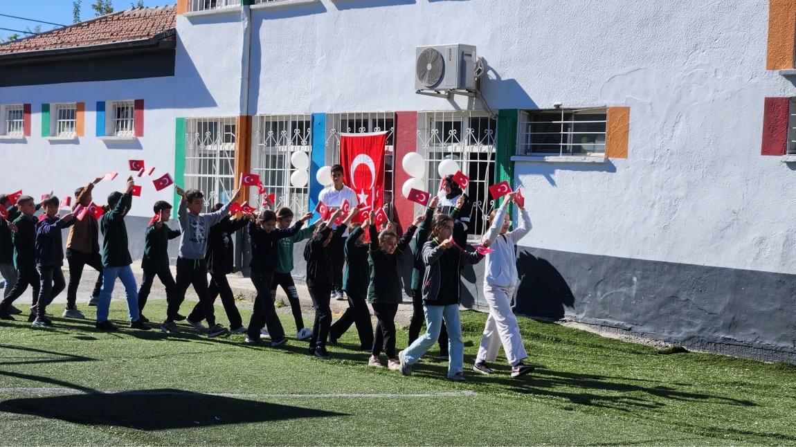 29 EKİM CUMHURİYET BAYRAMI OKULUMUZDA COŞKUYLA KUTLANDI.